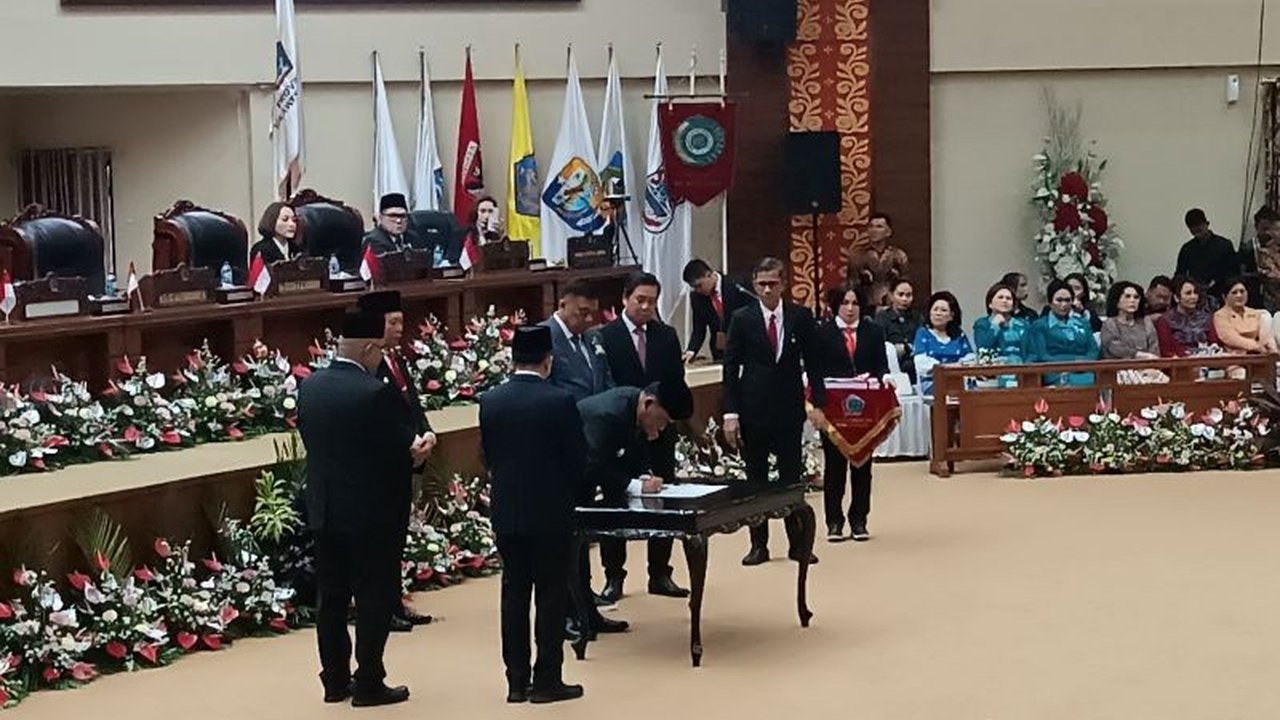 Serah terima jabatan Gubernur dan Wakil Gubernur Sulawesi Utara dari Olly Dondokambey-Steven Kandouw kepada Yulius Selvanus-Victor Mailangkay telah dilaksanakan di Manado, ditandai dengan penandatanganan berita acara dan serah terima memori jabatan.