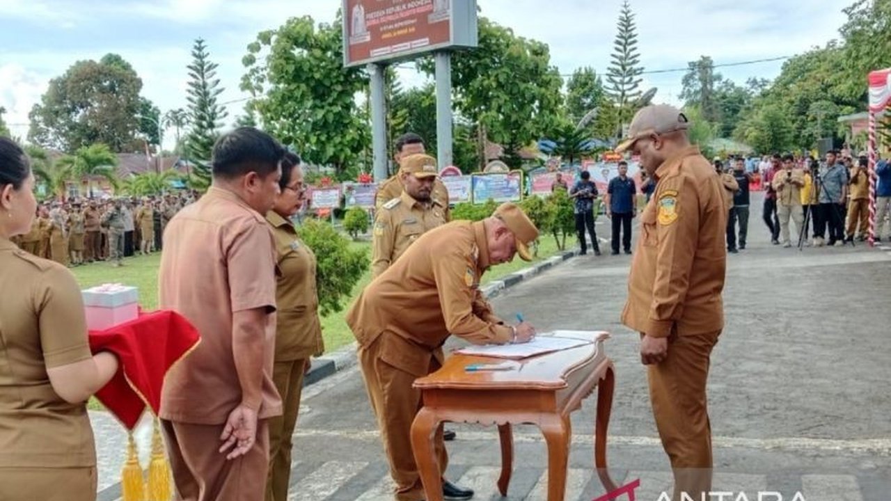 Bupati Biak Numfor, Markus Mansnembra, berkomitmen menyukseskan Pemungutan Suara Ulang (PSU) Pilgub Papua 2025 yang dijadwalkan pada 9 Agustus mendatang, termasuk dalam program 100 hari kerjanya.