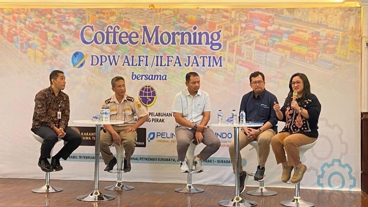 PT Pelindo Solusi Logistik (SPSL) meningkatkan efisiensi arus barang di Pelabuhan Tanjung Perak dan pelabuhan lain di Indonesia melalui solusi teknologi inovatif, termasuk alat pemindai X-ray peti kemas.