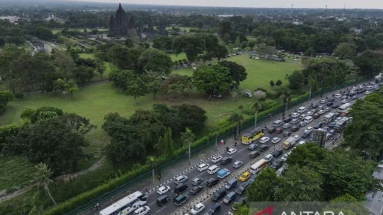 Pemerintah Daerah Istimewa Yogyakarta (DIY) mengalokasikan Rp27,7 miliar untuk percepatan perbaikan infrastruktur jalan di empat kabupaten guna memastikan kelancaran arus mudik Lebaran 2025.