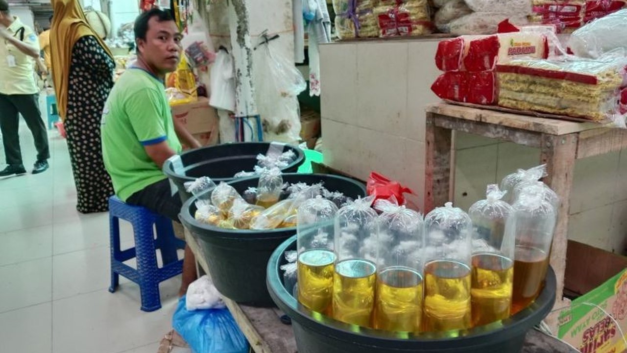 Bupati Lombok Timur, Haerul Warisin, melakukan sidak untuk memastikan ketersediaan dan stabilitas harga pangan selama Ramadhan dan Idul Fitri 1446 H, serta mengawal harga gabah petani agar sesuai HPP.