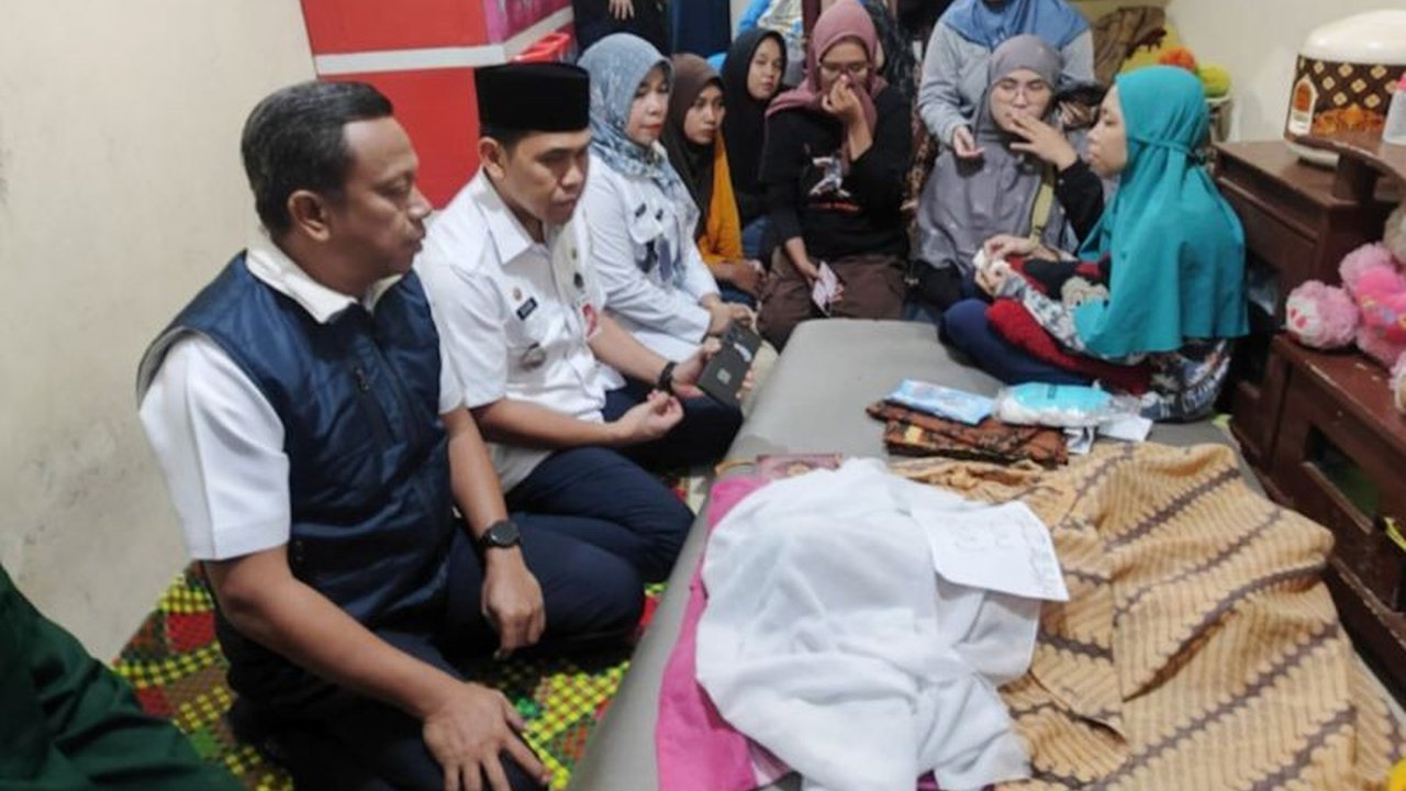Pemerintah Kota Jakarta Selatan membantu seluruh kebutuhan pemakaman anak berusia 2 tahun yang meninggal terseret arus Kali Ciliwung pasca evakuasi banjir di Tebet.