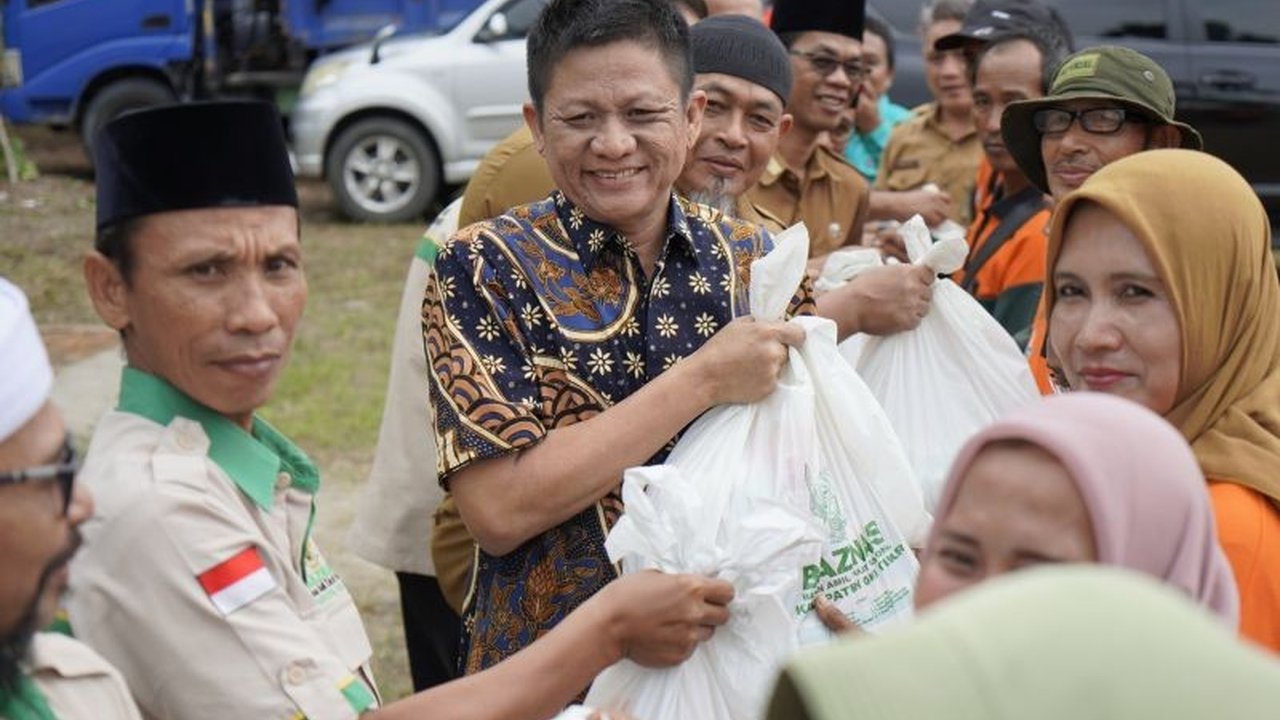 Pemkab OKU Timur, melalui Baznas, salurkan 1.000 paket sembako Ramadhan untuk membantu meringankan beban masyarakat kurang mampu dalam menjalankan ibadah puasa di Kabupaten OKU Timur, Sumatera Selatan.