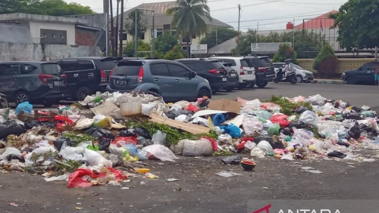Pemerintah Kota Bengkulu akan menjatuhkan sanksi tegas kepada ASN yang membuang sampah sembarangan, khususnya yang menggunakan kendaraan dinas, sebagai upaya meningkatkan kebersihan kota.