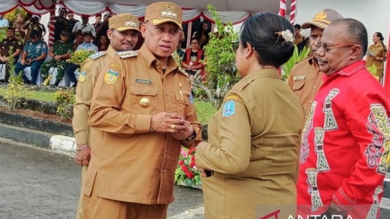 Pemkab Biak Numfor berupaya meningkatkan Pendapatan Asli Daerah (PAD) pada tahun 2025 melalui optimalisasi sektor perikanan dan pariwisata guna mengurangi ketergantungan pada dana transfer dari pemerintah pusat.