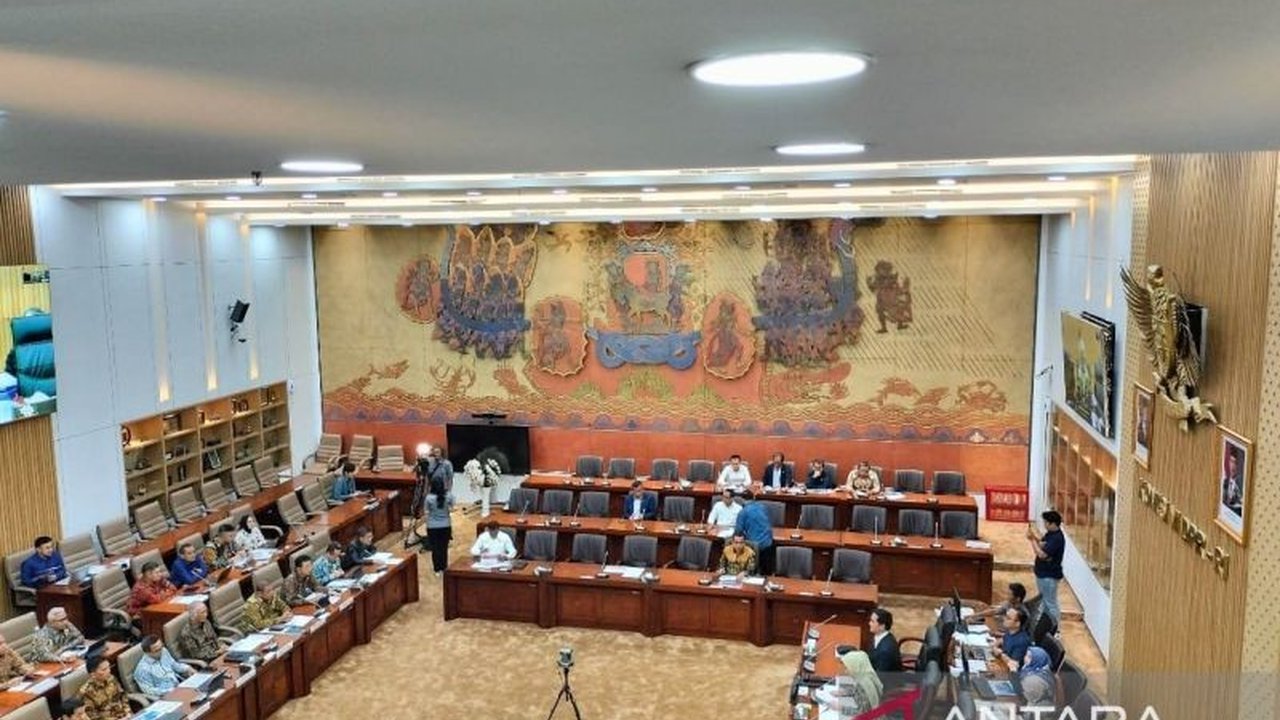 Hutama Karya mengincar penyelesaian ruas Tol Trans Sumatra hingga Medan pada 2031, membuka konektivitas dan pertumbuhan ekonomi di Sumatera Utara dengan total investasi Rp161 triliun.