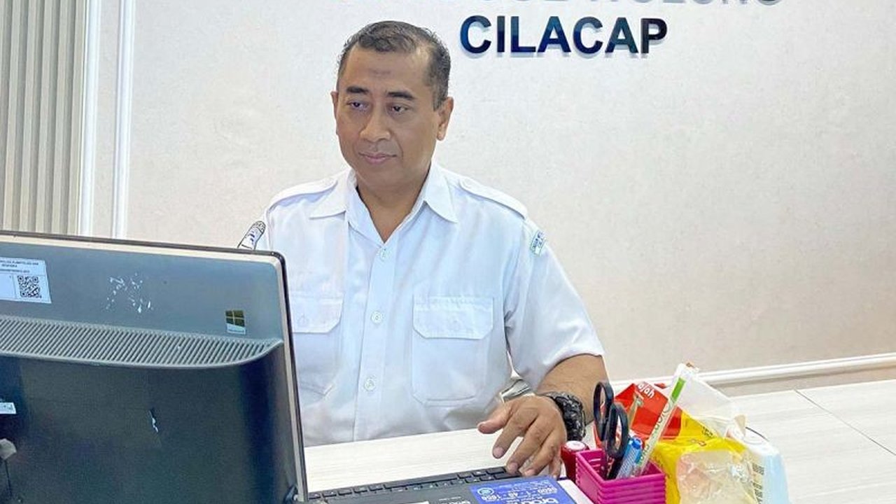 BMKG memperingatkan potensi cuaca ekstrem di Jawa Tengah bagian selatan selama masa pancaroba, dengan hujan lebat, petir, dan angin kencang sebagai ancaman.