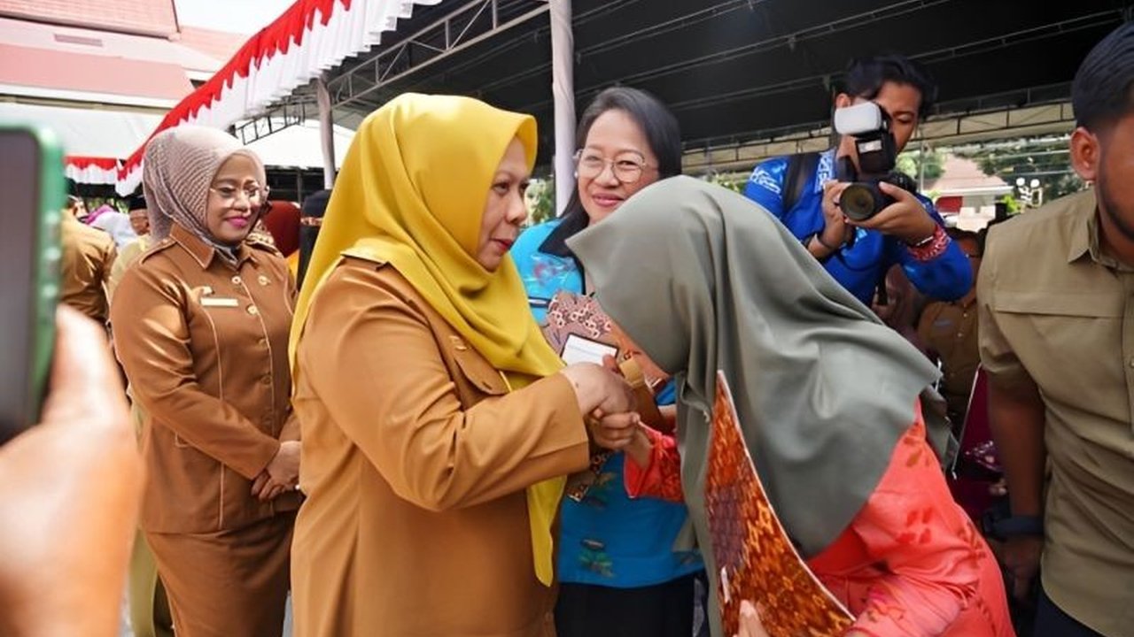 Wakil Gubernur Sulawesi Tengah, Reny A Lamadjido, menekankan pentingnya pengawasan dan penanganan isu kesehatan, termasuk stunting dan HIV/AIDS, serta menargetkan penurunan angka stunting hingga 14 persen pada 2025.