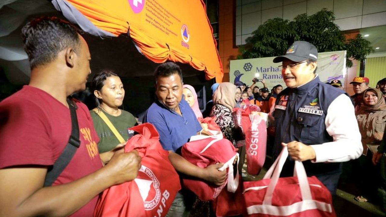 Kemensos dan BNPB bahu-membahu menyalurkan bantuan senilai Rp561 juta untuk korban banjir Bekasi, meliputi logistik, layanan kesehatan, dan dukungan psikososial.