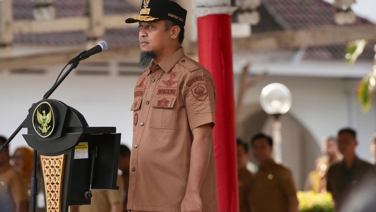 Gubernur Sulawesi Selatan, Andi Sudirman Sulaiman, menyatakan dukungan penuh terhadap visi misi pembangunan Pemerintah Kabupaten Sinjai dalam rangka meningkatkan kesejahteraan masyarakat, berkolaborasi untuk kemajuan daerah.