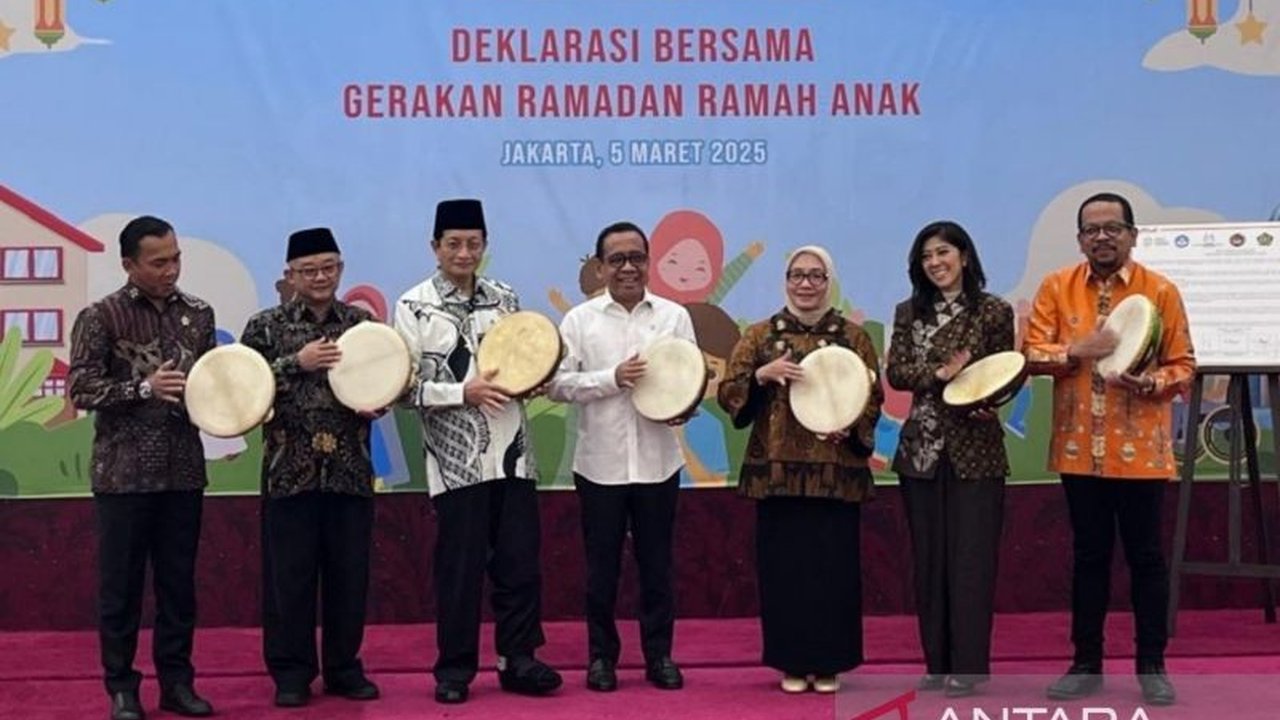 Menkominfo Meutya Hafid mengajak orang tua untuk mendampingi anak dalam mengakses informasi digital dan menjadikan Ramadhan sebagai momentum memperkuat hubungan keluarga.