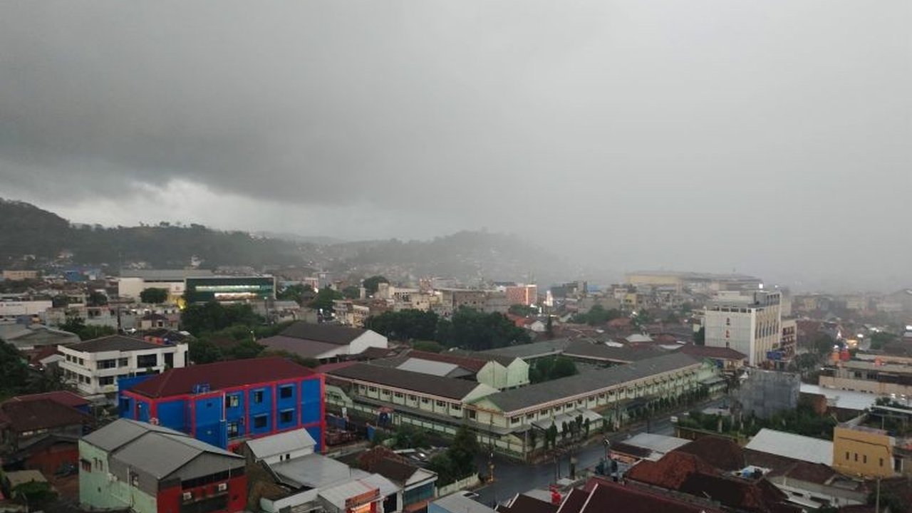 Pemerintah Provinsi Lampung mengusulkan penambahan ruang terbuka hijau (RTH) sebagai solusi untuk memperluas daerah resapan air dan mencegah banjir di daerah perkotaan.