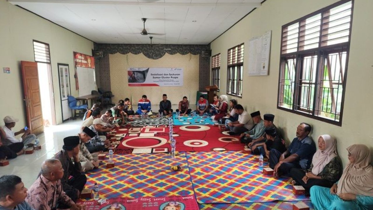 Pertamina EP Jambi Field berhasil mencapai target produksi minyak 7.000 barel per hari berkat sumur baru di Kecamatan Kumpeh Ulu dan merayakannya dengan syukuran bersama masyarakat.