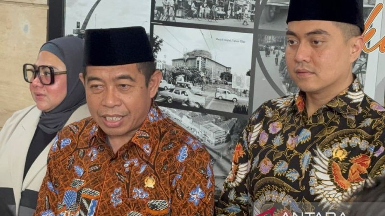 Ketua DPRD DKI Jakarta mendesak Pemprov DKI untuk terus melakukan pengerukan sungai guna mengatasi banjir di Jakarta dan mencontoh sistem pengelolaan banjir Kuala Lumpur.