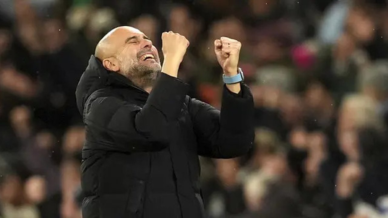 Ekspresi bahagia pelatih Manchester City, Pep Guardiola saat merayakan gol yang dicetak oleh Jeremy Doku ke gawang Nottingham Forest pada laga lanjutan Liga Inggris 2024/2025 di Etihad Sta