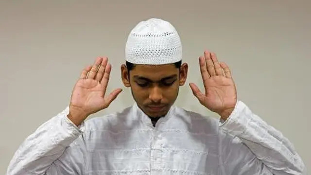 Ilustrasi takbiratul ihram (NU Online)