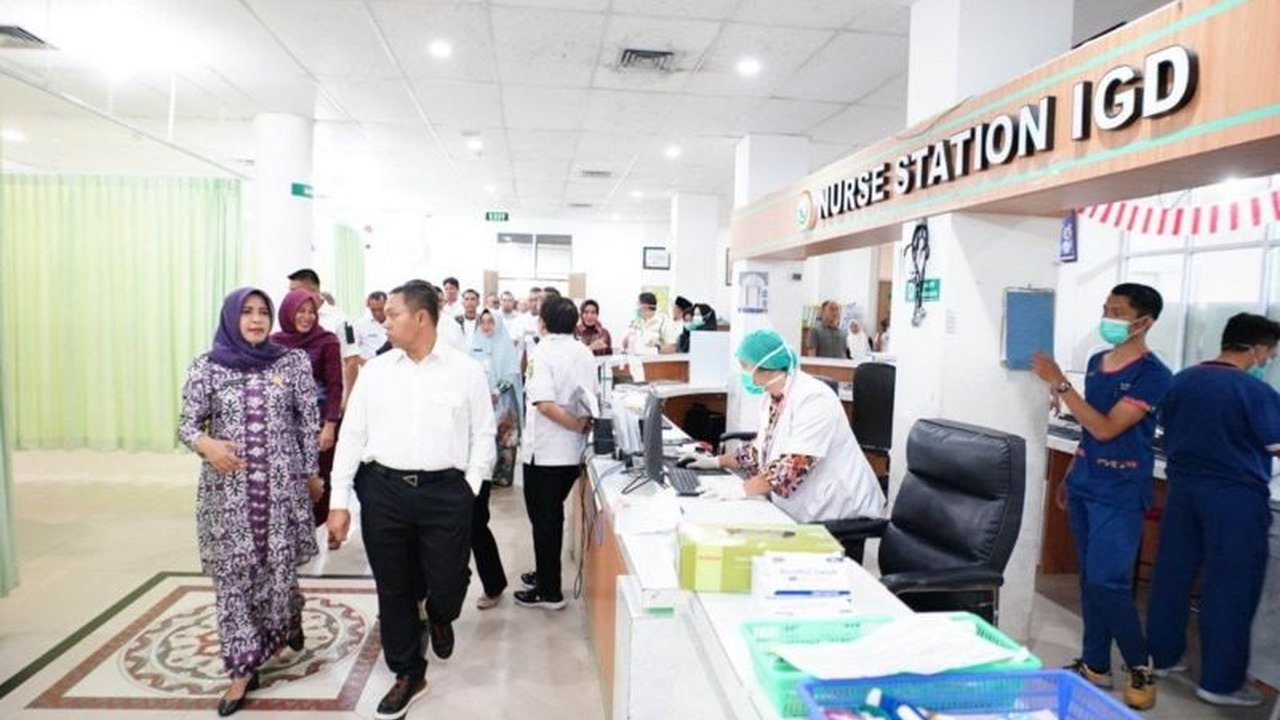 Gubernur Riau, Abdul Wahid, mendorong peningkatan profesionalisme dan transparansi di RSUD Arifin Ahmad, RSUD Petala Bumi, dan RS Jiwa Tampan untuk pelayanan kesehatan masyarakat yang lebih baik.