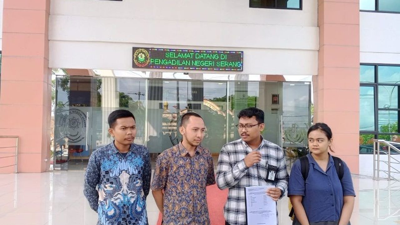 Sembilan warga Padarincang mengajukan gugatan praperadilan ke PN Serang terkait penetapan mereka sebagai tersangka kasus pembakaran kandang ayam, karena menilai proses penangkapan dan penetapan tersangka tidak sah.
