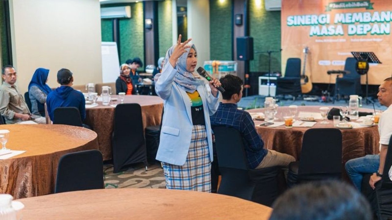 Pelaku usaha dan peternak sapi perah di Indonesia bersinergi dalam meningkatkan kualitas dan produksi susu nasional, demi kesejahteraan peternak dan konsumen.