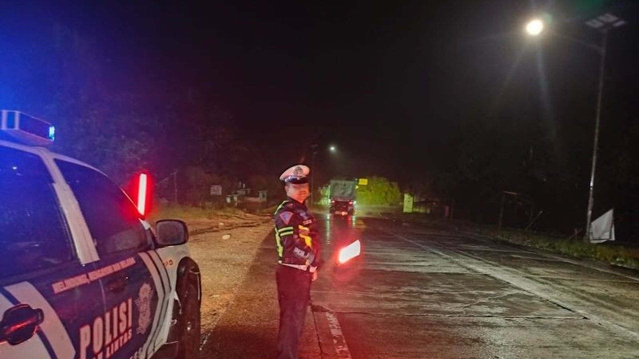 Longsor Sitinjau Lauik Lumpuhkan Jalur Solok-Padang, Polisi Sarankan Jalur Alternatif