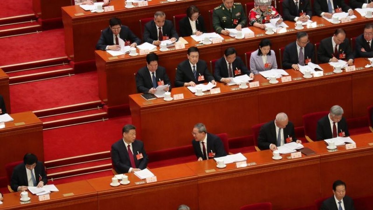 Pemerintah China meluncurkan kebijakan baru untuk meningkatkan angka kelahiran dan memperbaiki layanan bagi penduduk lanjut usia guna mengatasi penurunan populasi yang signifikan.