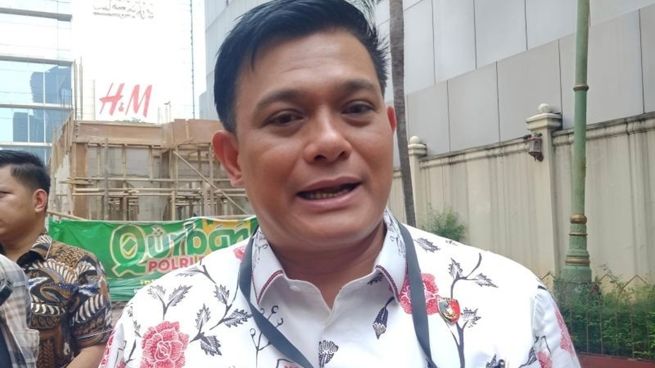 Mantan pengacara anak bos Prodia, Evelin Dohar Hutagalung (EDH), mangkir dari panggilan pemeriksaan kasus dugaan penipuan dan penggelapan; polisi akan lakukan upaya paksa jika EDH kembali mangkir.