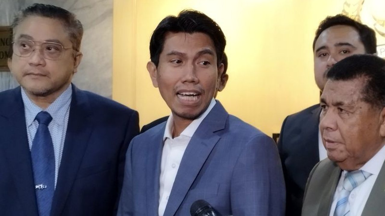 Komisi II DPR meminta Kementerian PANRB dan Kemendagri melarang kepala daerah mengangkat tenaga non-ASN periode 2025-2030 untuk memastikan penataan ASN berjalan lancar.