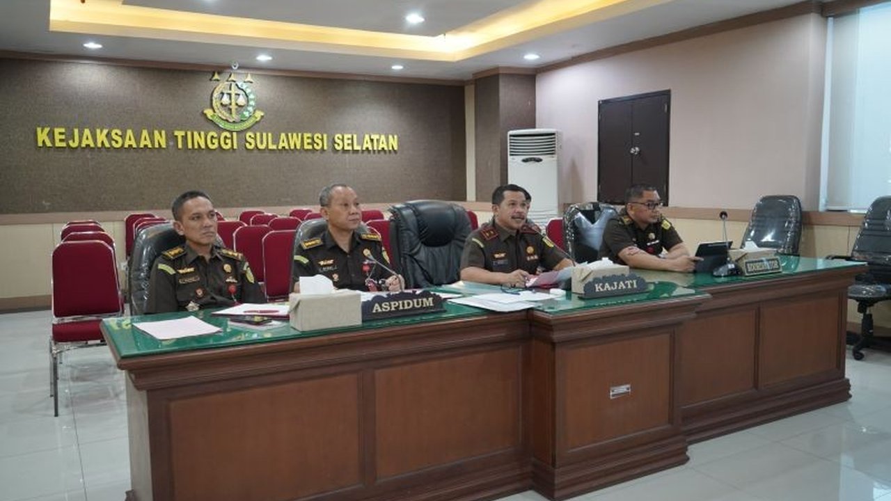 Kepala Kejaksaan Tinggi Sulawesi Selatan menyetujui penerapan keadilan restoratif (RJ) pada kasus penganiayaan di Takalar yang melibatkan tersangka Kasma dan korban RT, setelah mempertimbangkan berbagai faktor seperti perdamaian dan syarat Perja nomor 15.