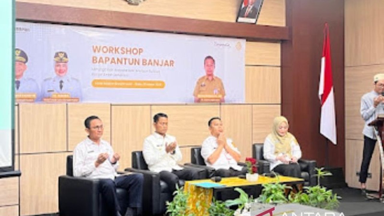 Pemerintah Kota Banjarmasin menyelenggarakan workshop berpantun Bahasa Banjar untuk melestarikan warisan budaya dan menciptakan regenerasi penerus di tengah era digital.