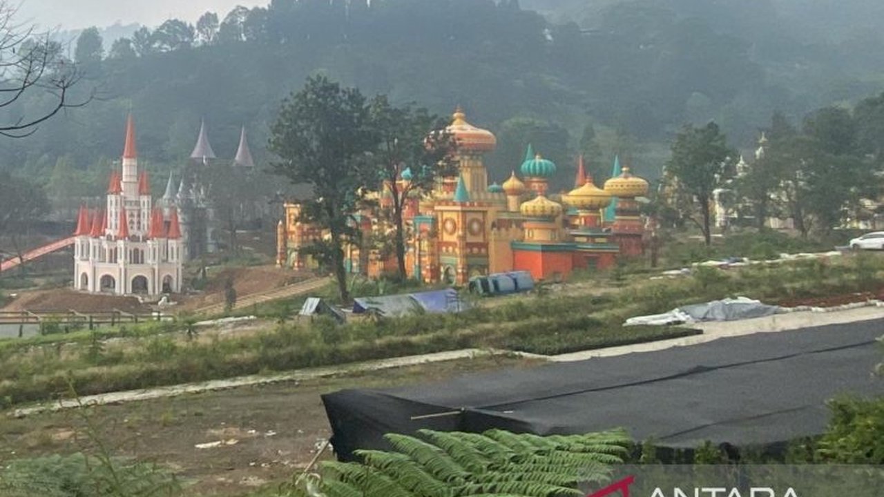 Bupati Bogor mengundang Gubernur Jawa Barat dan Menteri Lingkungan Hidup untuk meninjau kondisi lingkungan di Puncak, khususnya terkait pembangunan Hibisc Fantasy yang bermasalah.