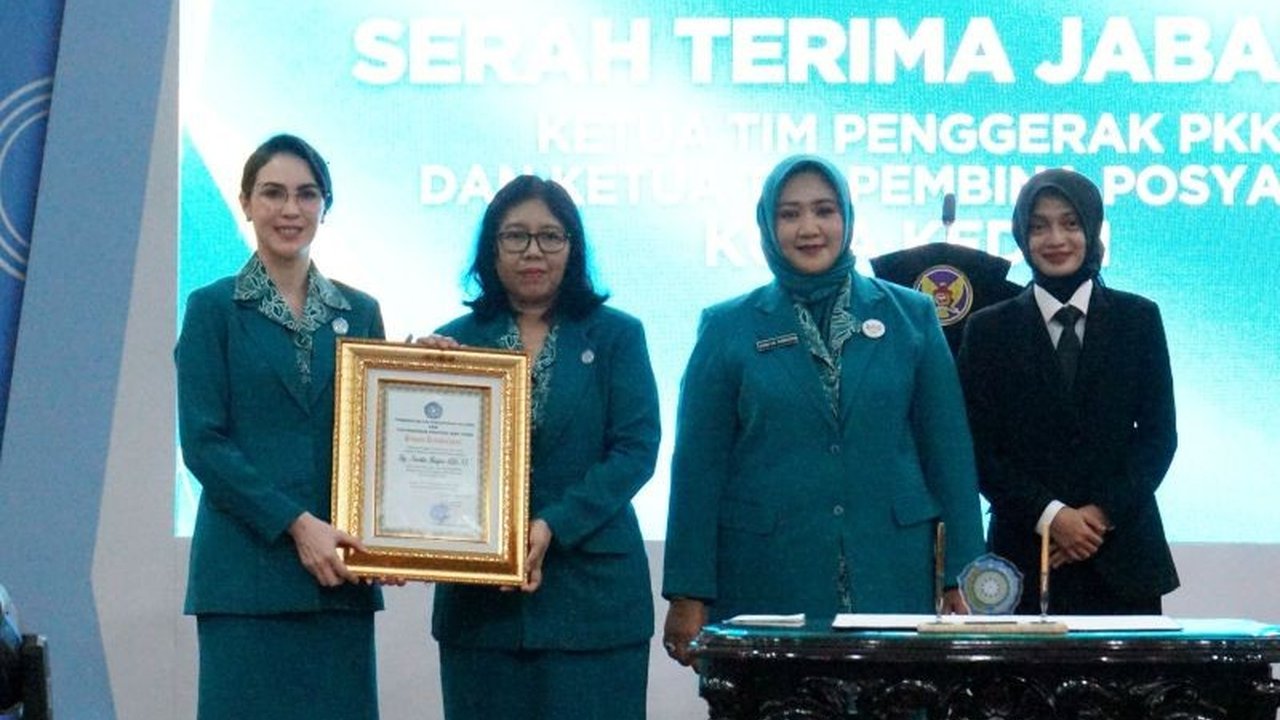 Ketua TP PKK Jatim, Arumi Bachsin, menekankan pentingnya penanganan stunting di Kota Kediri di bawah kepemimpinan Ketua TP PKK yang baru dilantik, Faiqoh Azizah, dengan optimisme tinggi berkat kepemimpinan perempuan.