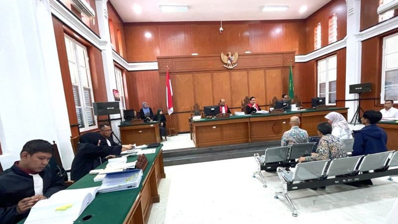 Kejaksaan Tinggi Sulsel menghadirkan empat saksi dalam sidang kasus korupsi proyek perpipaan air limbah Makassar senilai Rp7,29 miliar, yang melibatkan tiga terdakwa.