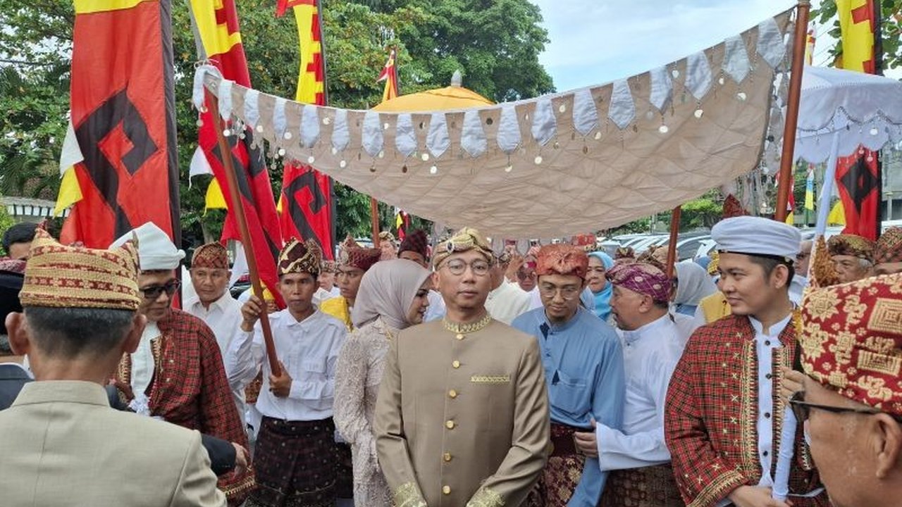 Gubernur dan Wagub Lampung Jalani Prosesi Adat Ngantak dan Buka Belangan