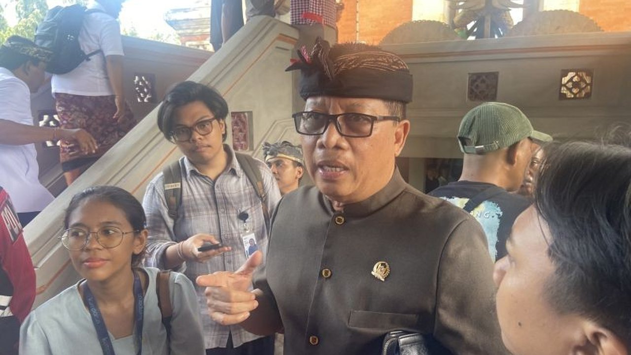 I Nengah Senantara, anggota DPR RI dari NasDem, resmi ditunjuk Surya Paloh sebagai Ketua DPW Partai NasDem Bali, menggantikan Julie Sutrisno Laiskodat, dengan target peningkatan perolehan suara.