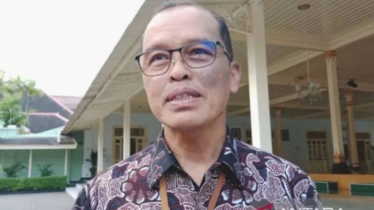 Pemerintah Daerah Istimewa Yogyakarta (Pemda DIY) terus berupaya membasmi peredaran miras ilegal dengan meminta pemblokiran situs penjual miras ilegal kepada Kominfo, menyusul tewasnya dua perempuan usai mengonsumsi miras oplosan.