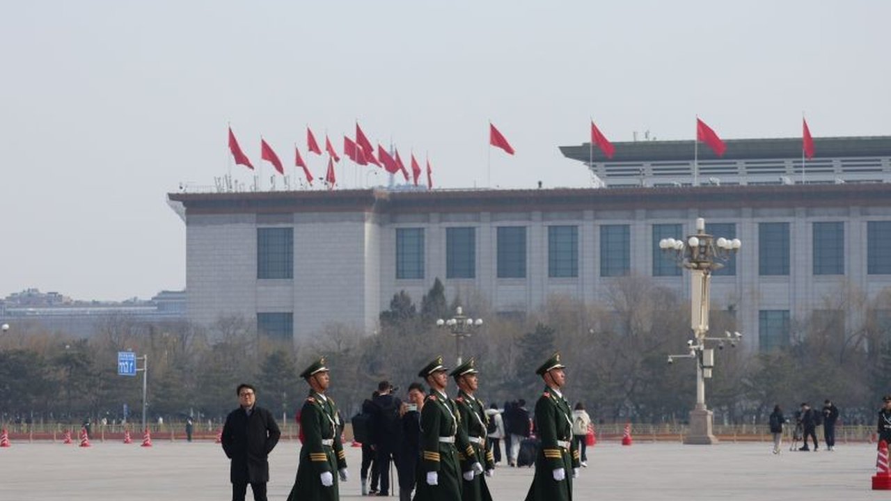 China meningkatkan anggaran pertahanannya sebesar 7,2 persen pada 2025, mencapai 1,78 triliun yuan, dengan fokus pada modernisasi militer dan penguatan keamanan nasional.
