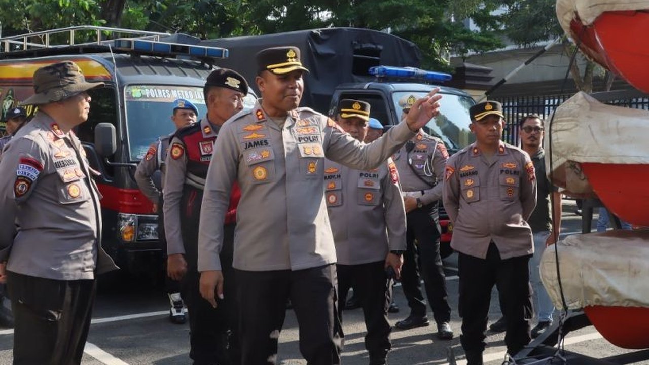 Polres Metro Jakarta Utara melakukan pengecekan menyeluruh terhadap sarana dan prasarana, serta kesiapan personel dalam menghadapi potensi bencana banjir di wilayah tersebut.