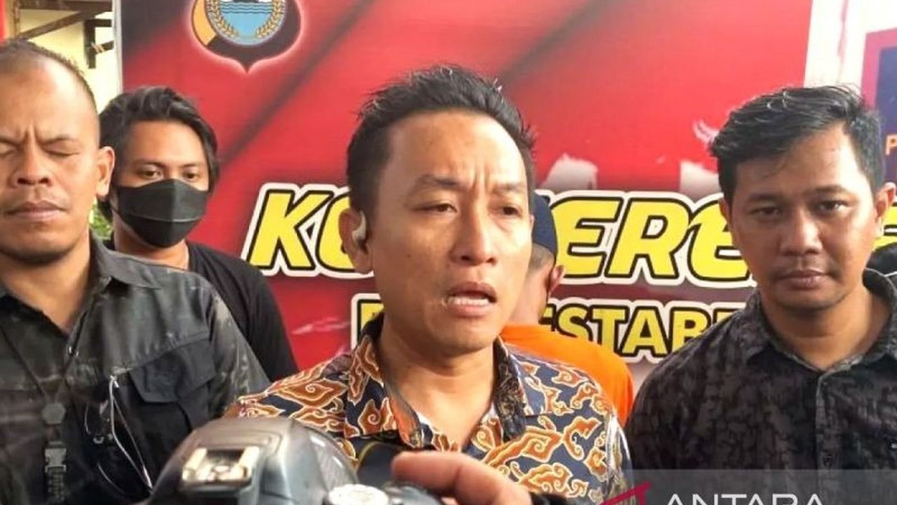 Tiga pelaku pembusuran terhadap anggota polisi dan warga sipil di Makassar telah ditangkap; polisi masih memburu pelaku lainnya.