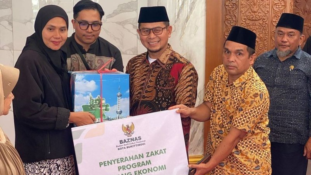 Baznas Bukittinggi Salurkan Zakat Rp196 Juta untuk 296 Mustahik