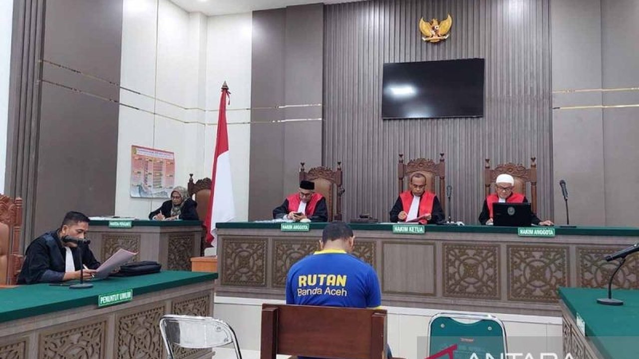 Jaksa dakwa kurir sabu seberat 1,1 kilogram dengan pasal berlapis di Pengadilan Negeri Banda Aceh; terdakwa mengaku menerima upah Rp150 juta per kilogram.