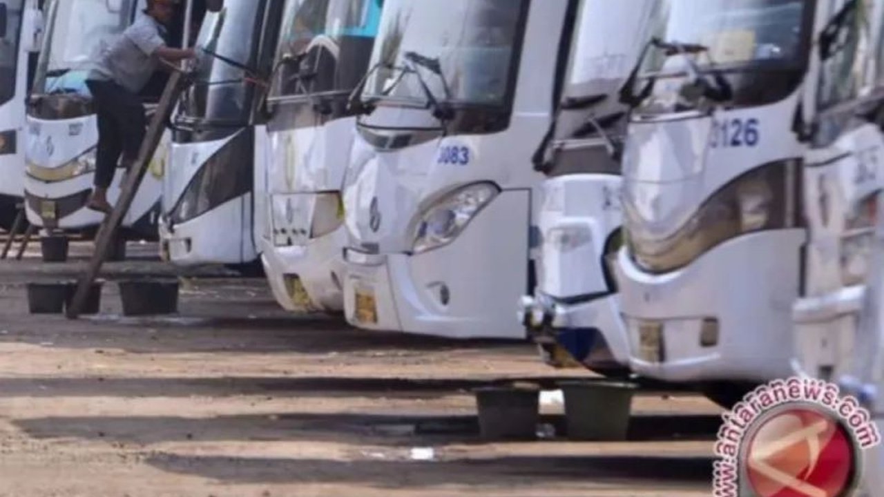 Dinas Perhubungan DIY akan melakukan ramp check terhadap bus di sejumlah terminal pada 10 Maret 2025 untuk memastikan kelaikan kendaraan jelang mudik Lebaran, memberikan stiker hijau untuk yang layak, kuning untuk perbaikan, dan merah untuk yang tidak lay