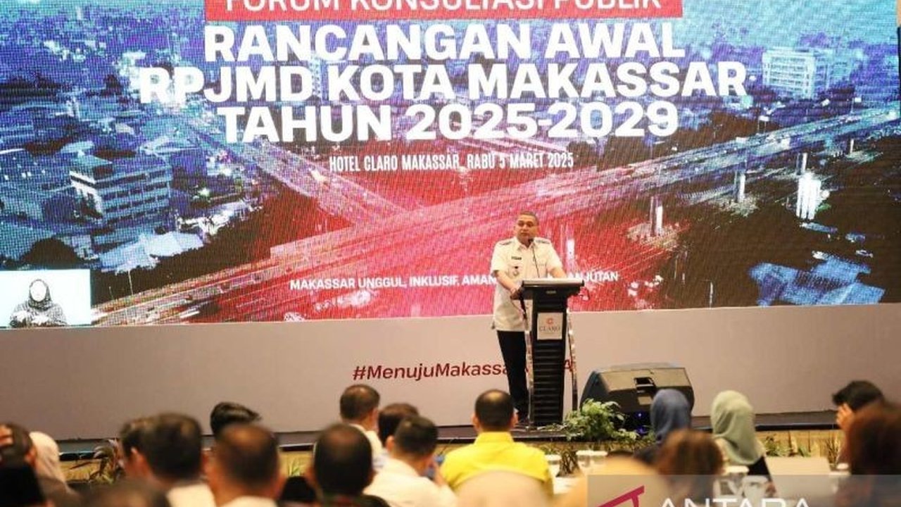 Wali Kota Makassar, Munafri Arifuddin, membuka forum konsultasi publik untuk rancangan awal RPJMD Kota Makassar 2025-2029,  menargetkan pembangunan yang inklusif dan berkelanjutan.