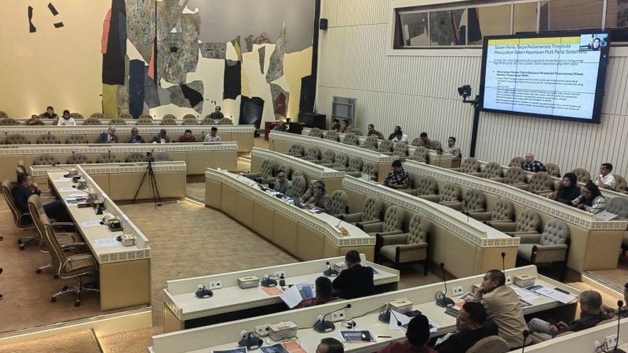 Direktur Eksekutif NETGRIT, Hadar Nafis Gumay, menyoroti perlunya penataan rekrutmen tenaga penyelenggara pemilu untuk mewujudkan pemilu yang bersih, profesional, dan berintegritas di Indonesia.