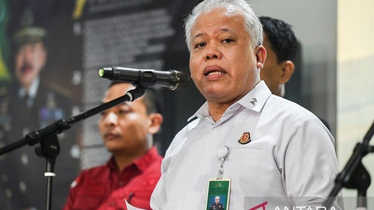 Kejaksaan Agung membantah isu kebocoran dokumen terkait kasus dugaan korupsi di Pertamina yang beredar di media sosial, menegaskan bahwa proses penyidikan tetap berjalan sesuai prosedur.