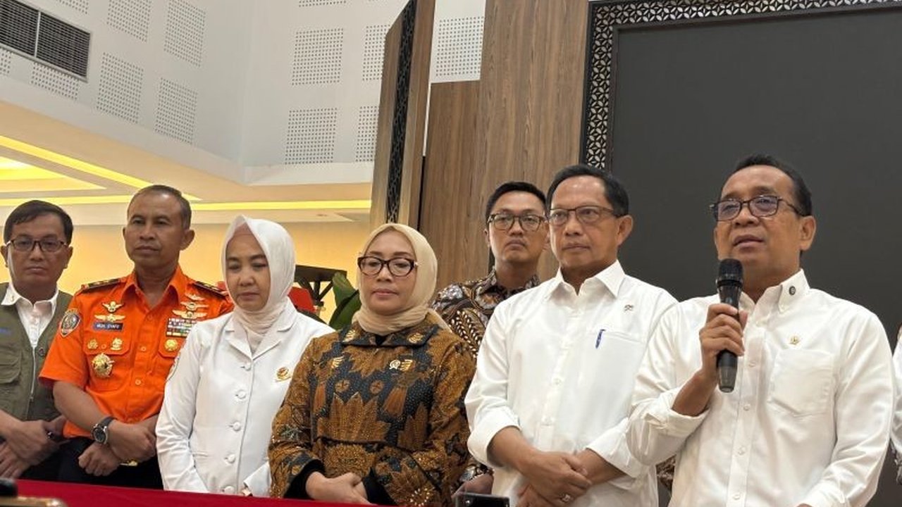 BMKG memprakirakan potensi hujan, bahkan ekstrem, di akhir Maret 2025 jelang Lebaran, sehingga pemerintah siapkan operasi modifikasi cuaca.
