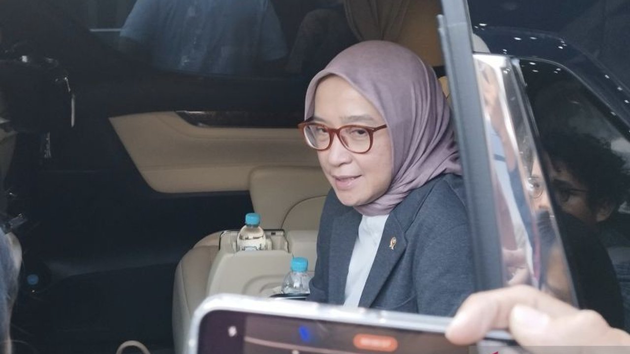 Menteri PANRB Rini Widyantini mengumumkan pengangkatan CPNS menjadi ASN akan dilakukan pada Oktober 2025 untuk memastikan proses yang menyeluruh dan terintegrasi.