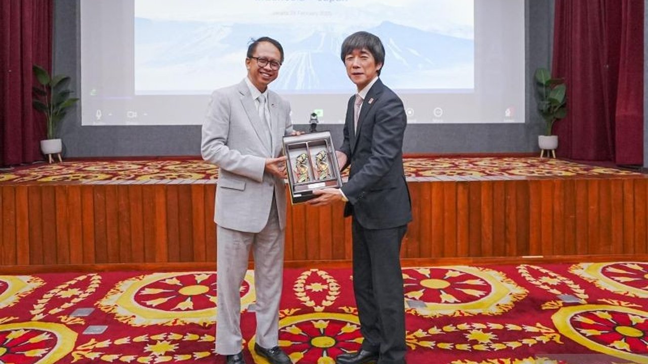 Indonesia dan Jepang sepakat bekerja sama mengembangkan Pembangkit Listrik Tenaga Air (PLTA) Kayan di Kalimantan Utara, proyek energi terbarukan terbesar di Asia Tenggara senilai US$17,8 miliar.