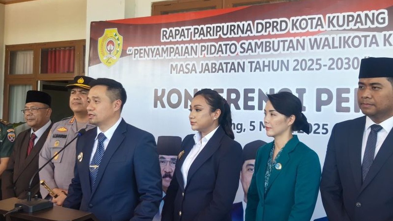 Wali Kota Kupang, dr. Christian Widodo, meluncurkan program satu bank sampah per kecamatan untuk mengatasi masalah sampah yang telah berlangsung lama di Kota Kupang, Nusa Tenggara Timur.