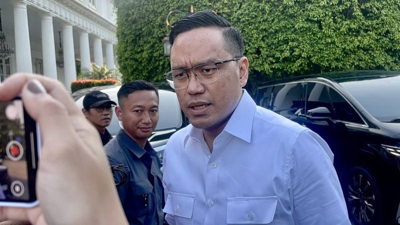 CEO Pertamina, Simon Aloysius Mantiri, laporkan kesiapan perusahaan untuk menghadapi lonjakan permintaan energi selama musim mudik Lebaran 2025 kepada Presiden Prabowo Subianto.