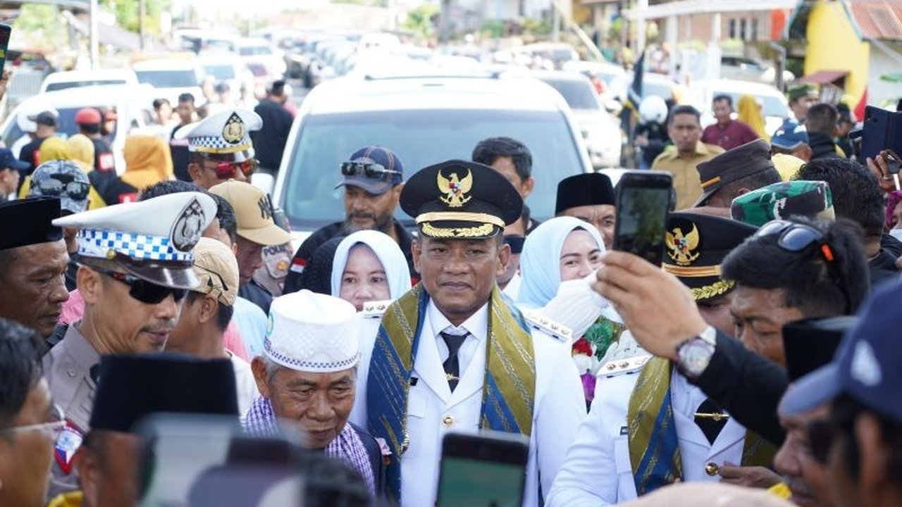 Bupati Luwu, Patahudding, mengajak masyarakat untuk saling merangkul dan bersatu membangun Kabupaten Luwu setelah berakhirnya Pilkada, dengan fokus pada pembangunan dan ibadah di bulan Ramadhan.